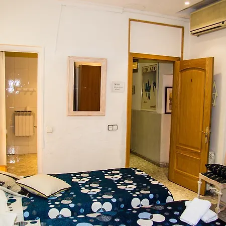 Hostal Aribau-3